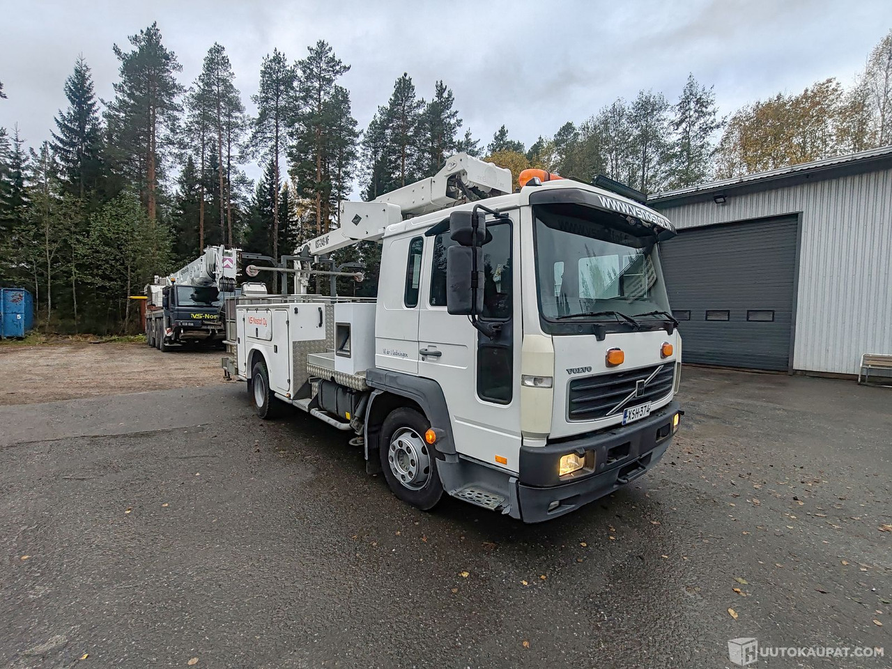 Volvo FL6 nostokoriauto, 2004, Kurikka - Truck mounted aerial platform: picture 1 Volvo FL6 nostokoriauto, 2004, Kurikka - Truck mounted aerial platform: picture 1