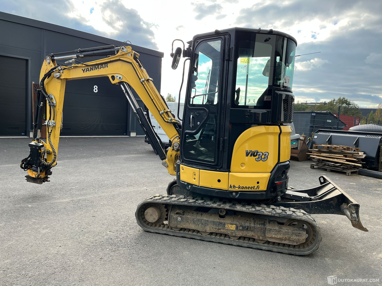 Yanmar Vio33 engconilla ja 5 työlaitetta, vm.21/22, Tampere - Mini excavator: picture 1 Yanmar Vio33 engconilla ja 5 työlaitetta, vm.21/22, Tampere - Mini excavator: picture 1