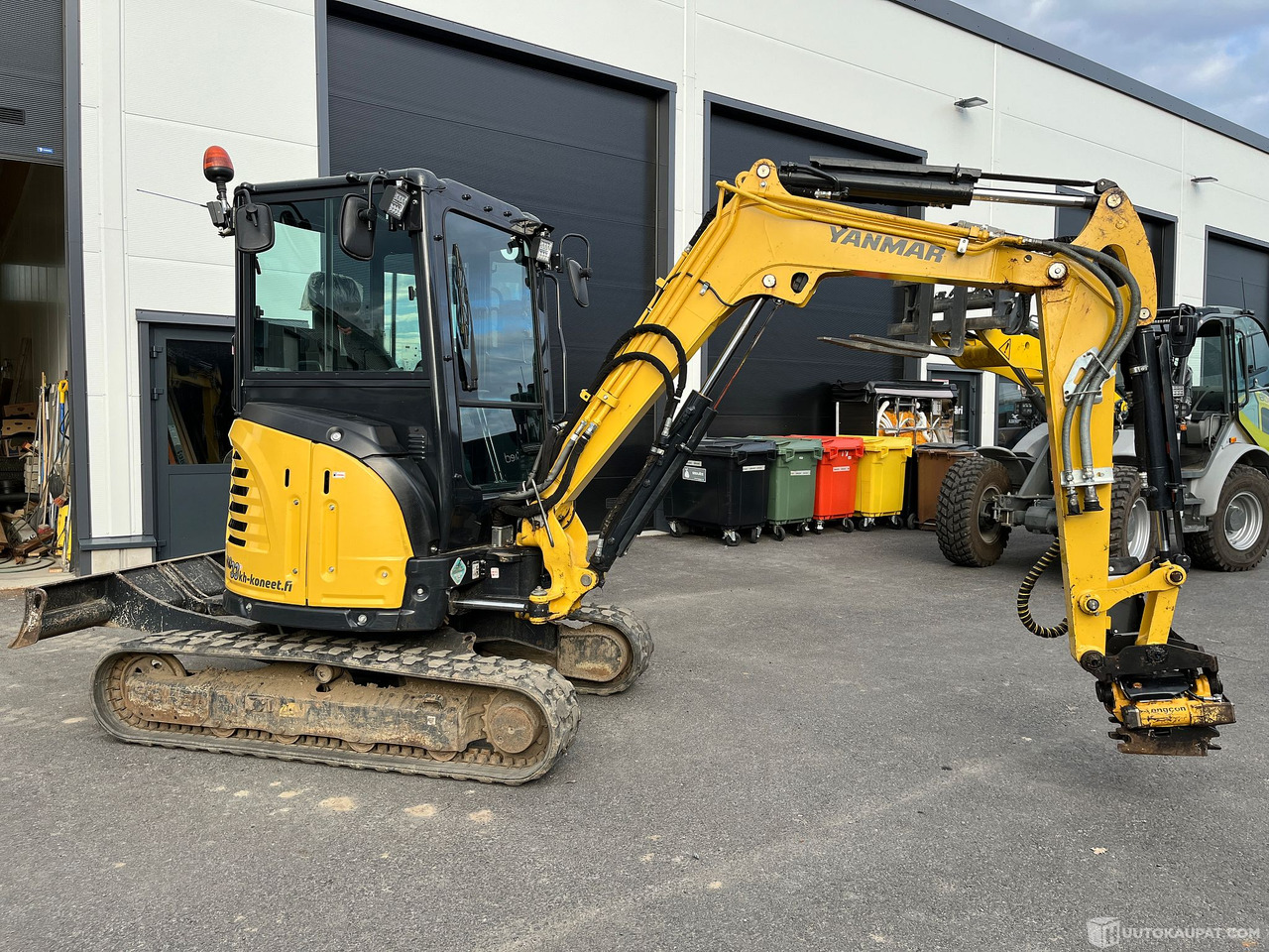 Yanmar Vio33 engconilla ja 5 työlaitetta, vm.21/22, Tampere - Mini excavator: picture 3 Yanmar Vio33 engconilla ja 5 työlaitetta, vm.21/22, Tampere - Mini excavator: picture 3