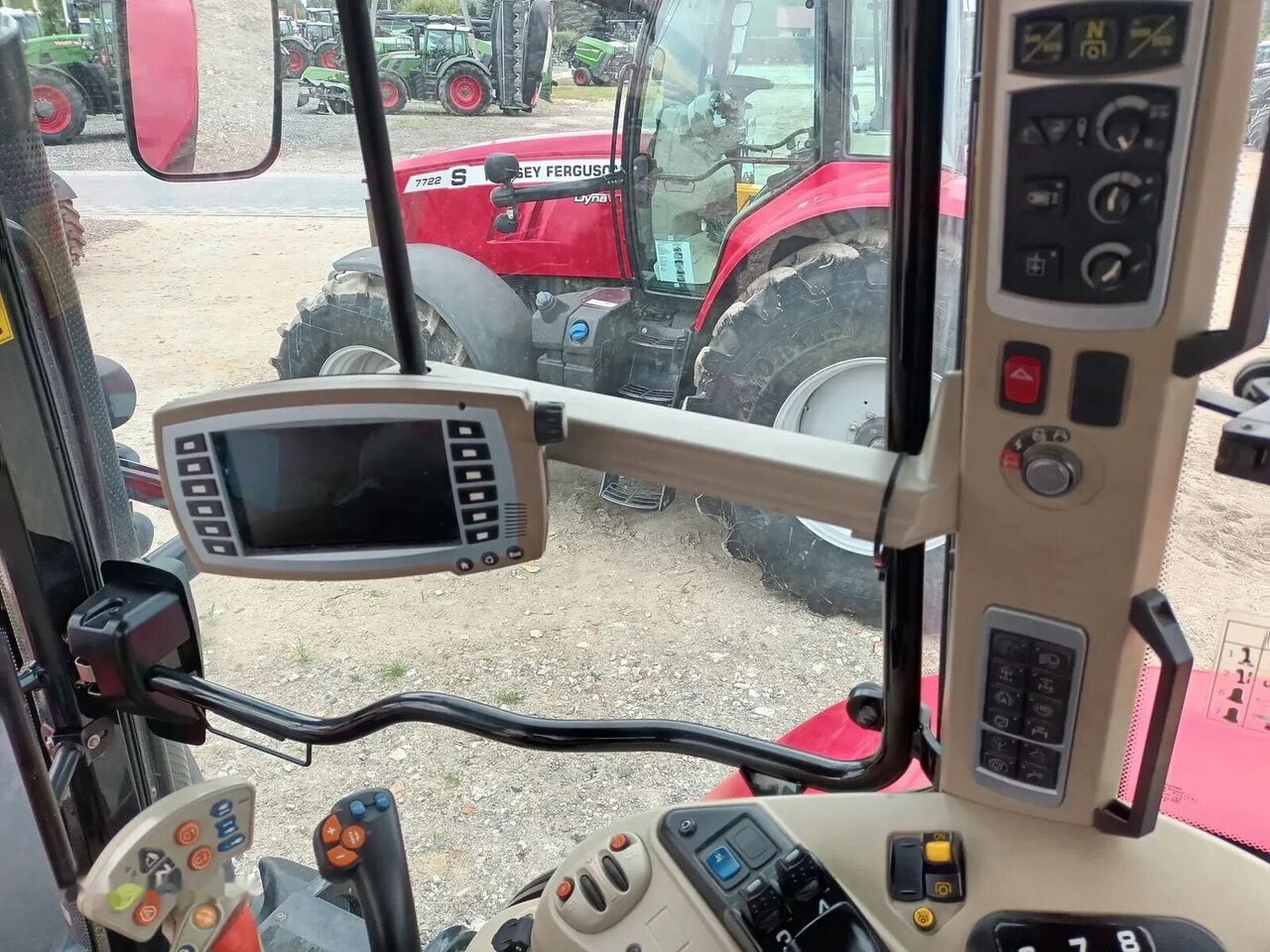 Farm tractor Massey Ferguson 7726 Dyna VT: picture 11