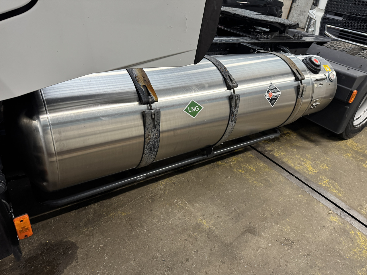 IVECO STRALIS HI-WAY S-WAY - Fuel tank: picture 2 IVECO STRALIS HI-WAY S-WAY - Fuel tank: picture 2