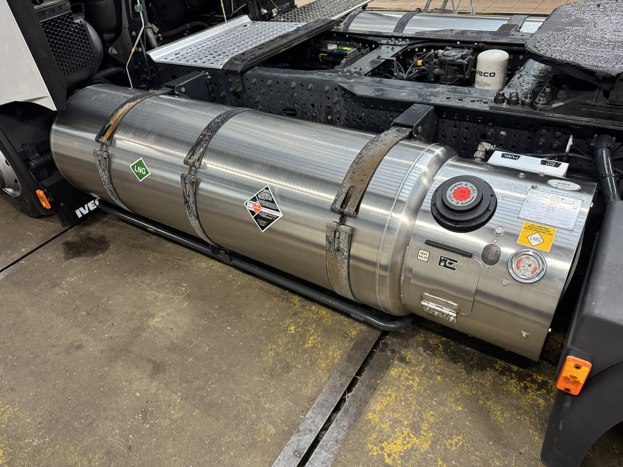 IVECO STRALIS HI-WAY S-WAY - Fuel tank: picture 1 IVECO STRALIS HI-WAY S-WAY - Fuel tank: picture 1