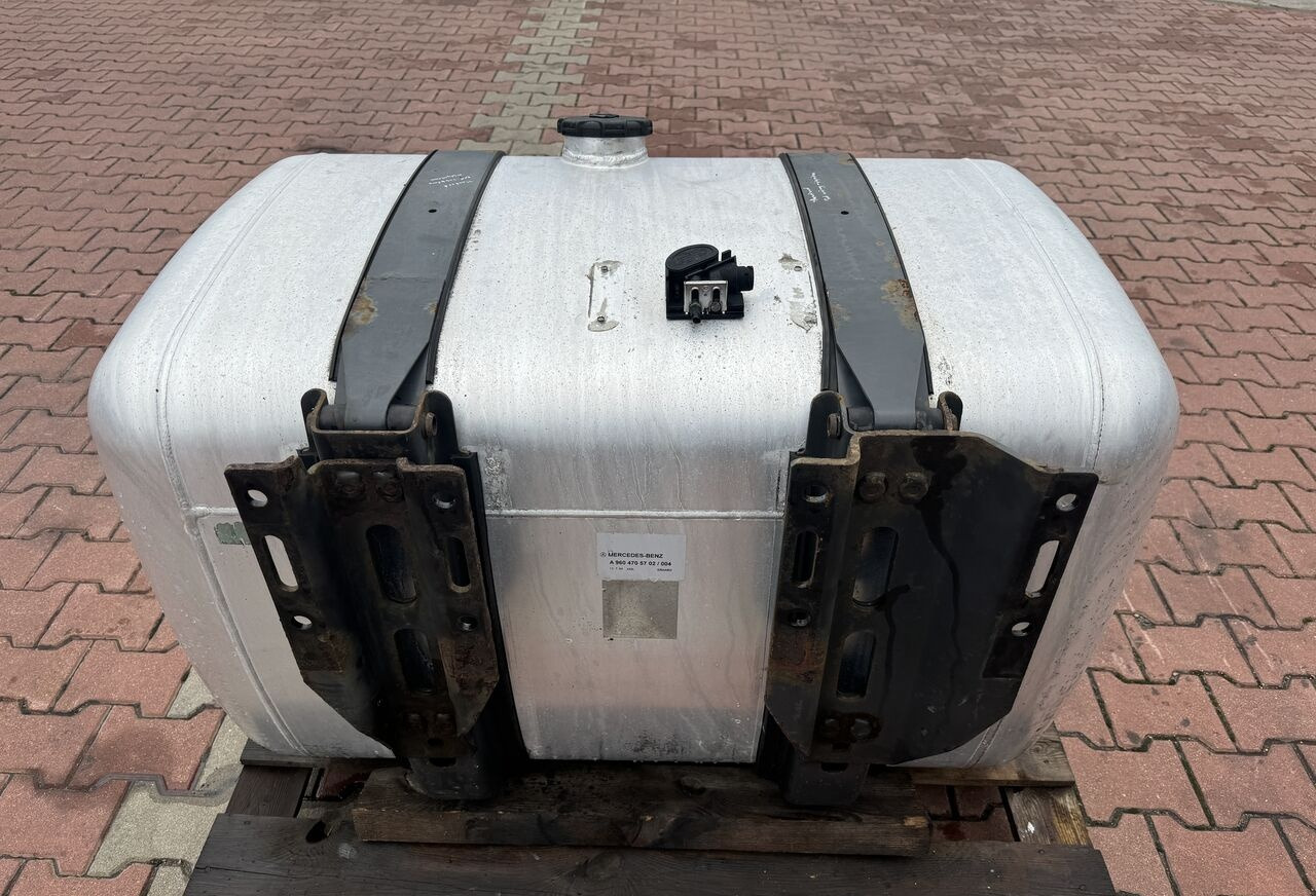Mercedes-Benz ACTROS MP 430L   Mercedes-Benz ACTROS MP 4 truck - Fuel tank for Truck: picture 3 Mercedes-Benz ACTROS MP 430L   Mercedes-Benz ACTROS MP 4 truck - Fuel tank for Truck: picture 3