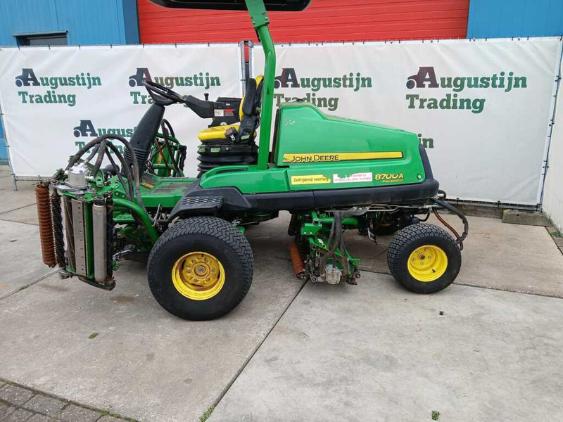 John Deere 8700 A - Garden mower: picture 4 John Deere 8700 A - Garden mower: picture 4