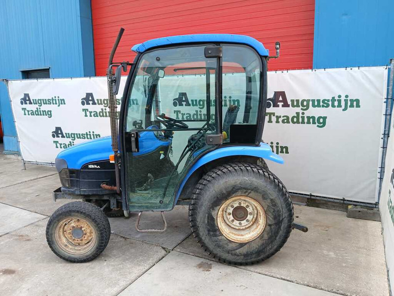New Holland TC 27 - Farm tractor: picture 1 New Holland TC 27 - Farm tractor: picture 1