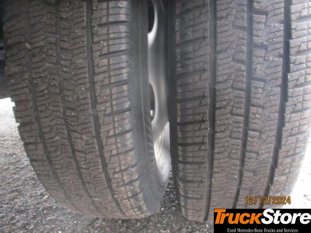 Box van FUSO Canter 3C15: picture 6