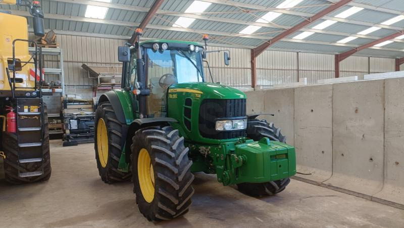 John Deere 7530 Premium Boite Vario - Farm tractor: picture 1 John Deere 7530 Premium Boite Vario - Farm tractor: picture 1