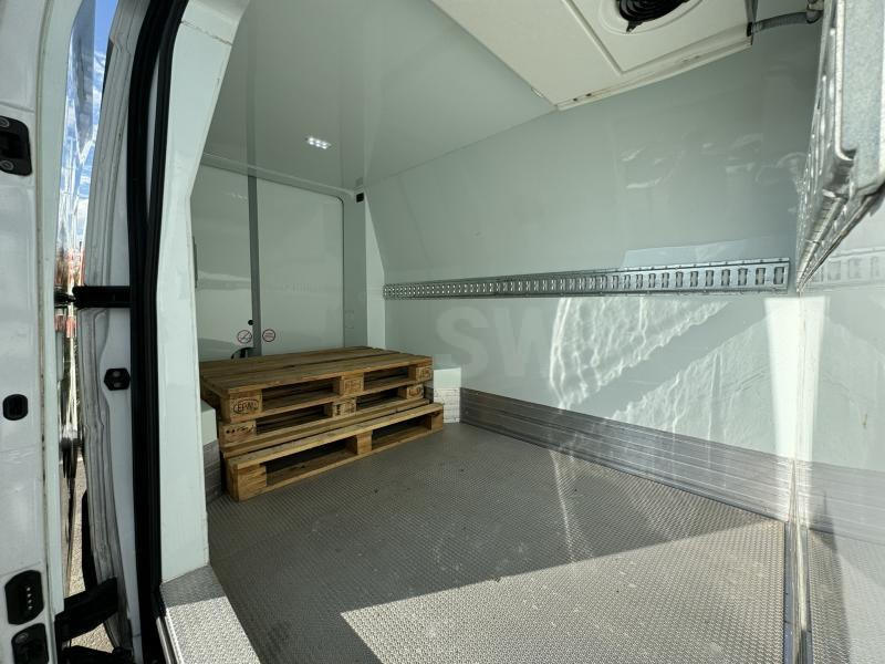Renault Master - Refrigerated van: picture 5 Renault Master - Refrigerated van: picture 5