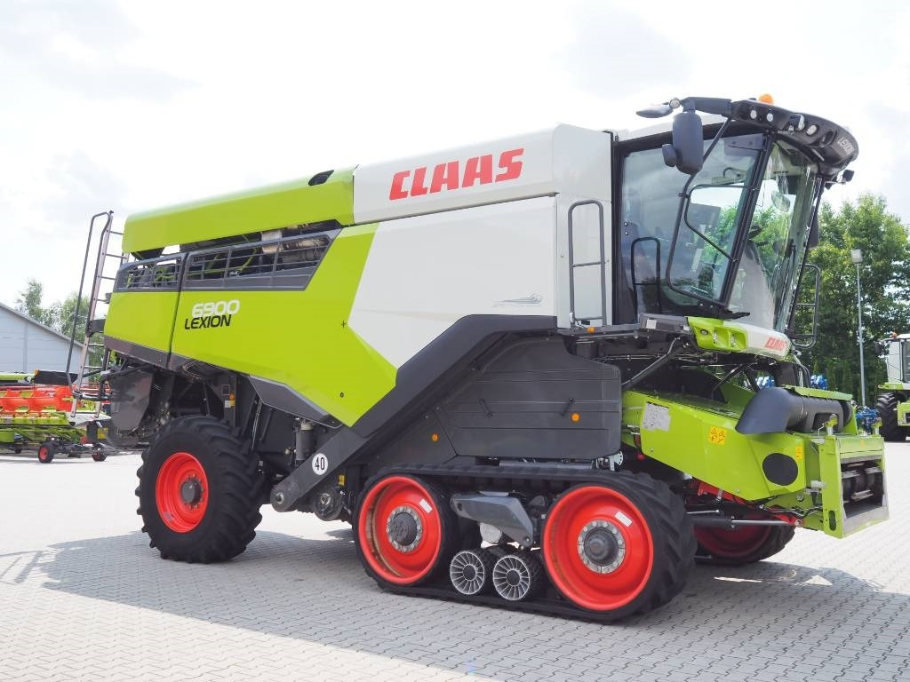 Claas Lexion 6900TT + V770 - Combine harvester: picture 4 Claas Lexion 6900TT + V770 - Combine harvester: picture 4