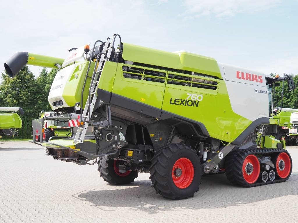Claas Lexion 760TT + V930 - Combine harvester: picture 3 Claas Lexion 760TT + V930 - Combine harvester: picture 3