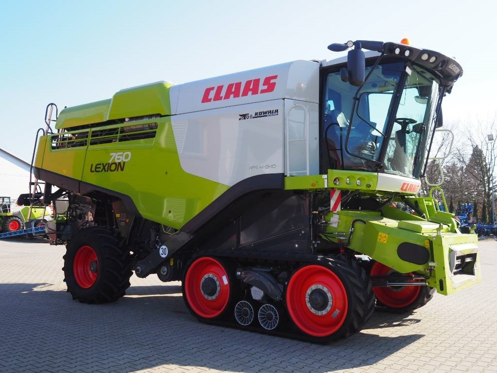 Claas Lexion 760TT + V930 - Combine harvester: picture 4 Claas Lexion 760TT + V930 - Combine harvester: picture 4
