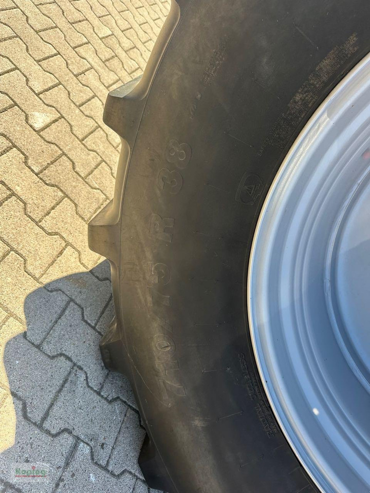 Deutz-Fahr 6215 TTV - Farm tractor: picture 5 Deutz-Fahr 6215 TTV - Farm tractor: picture 5