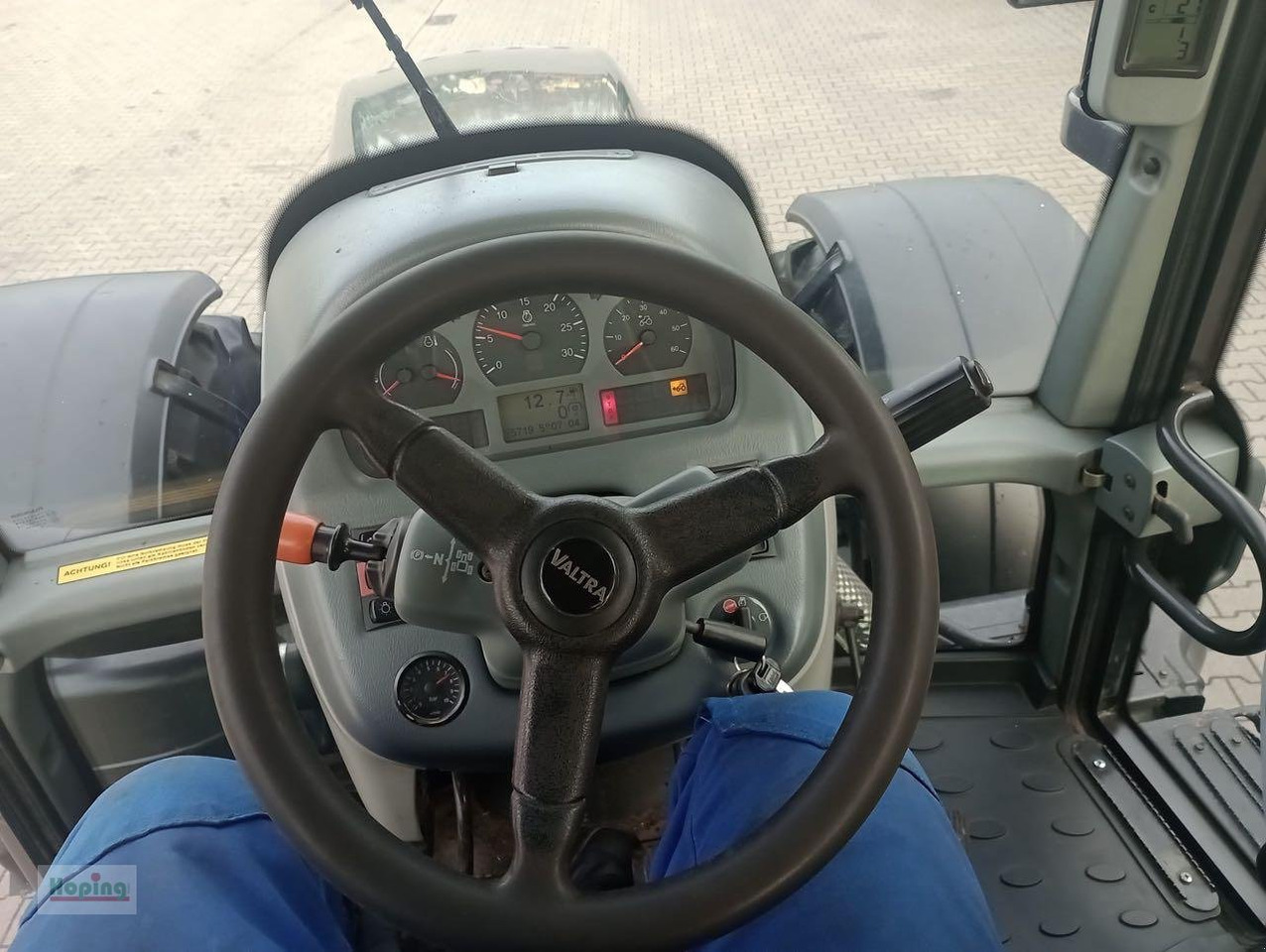 Farm tractor Valtra T203 D: picture 16