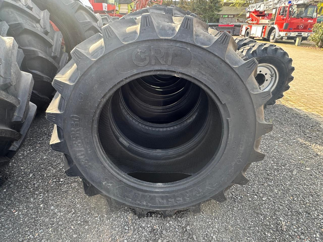 380/85R30 *GRI* - Tire: picture 1 380/85R30 *GRI* - Tire: picture 1