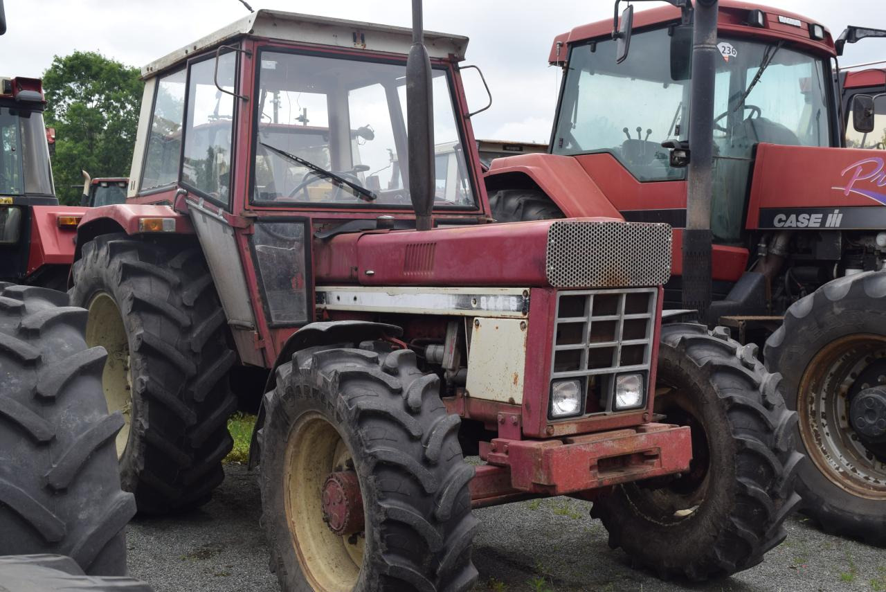 Case-IH 844 A/S - Farm tractor: picture 1 Case-IH 844 A/S - Farm tractor: picture 1