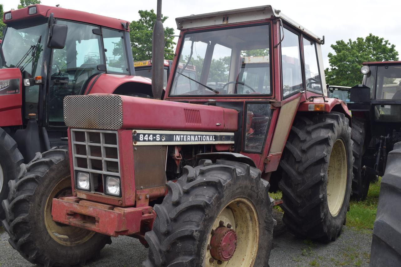 Case-IH 844 A/S - Farm tractor: picture 2 Case-IH 844 A/S - Farm tractor: picture 2