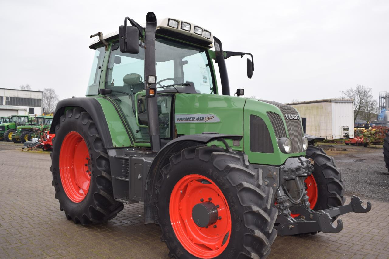 Fendt 412 Vario - Farm tractor: picture 2 Fendt 412 Vario - Farm tractor: picture 2