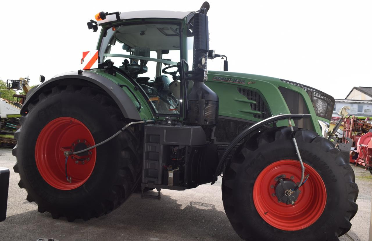 Fendt 826 Vario ProfiPlus, - Farm tractor: picture 2 Fendt 826 Vario ProfiPlus, - Farm tractor: picture 2