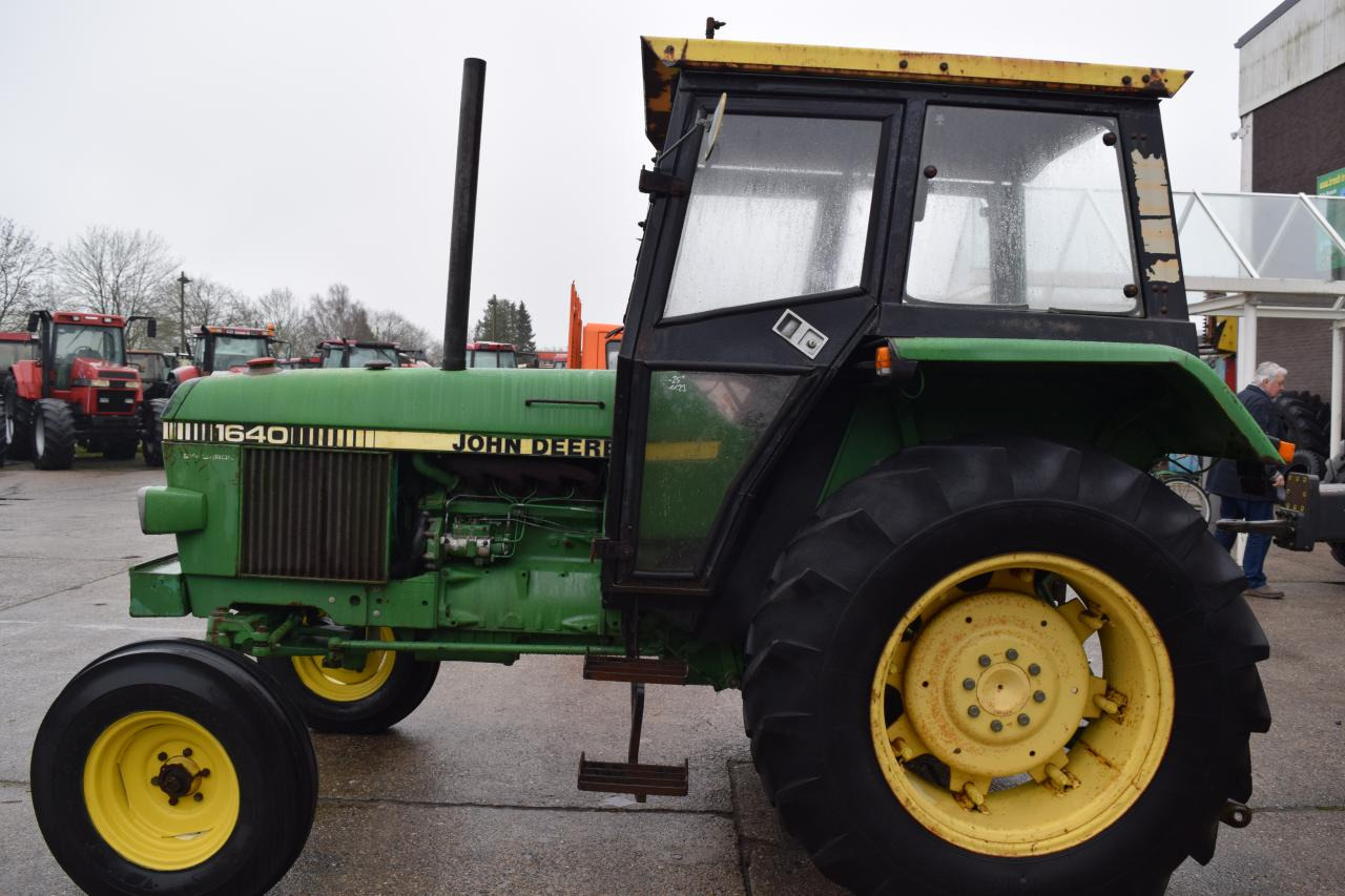 John Deere 1640 - Farm tractor: picture 2 John Deere 1640 - Farm tractor: picture 2