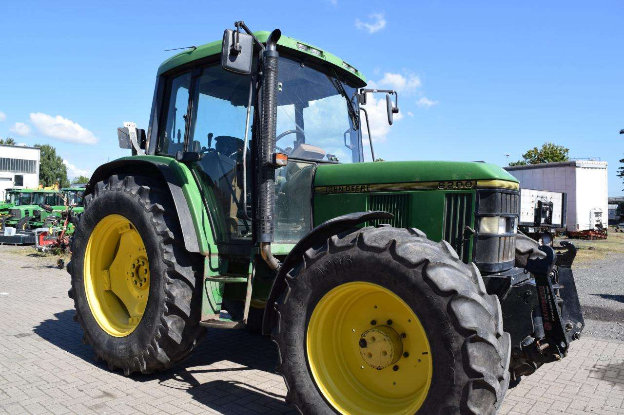 John Deere 6200 - Farm tractor: picture 1 John Deere 6200 - Farm tractor: picture 1