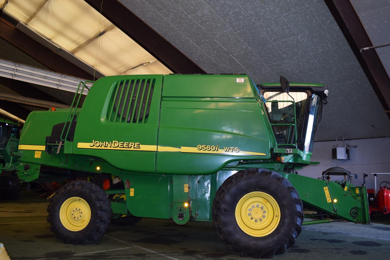 John Deere 9560 i WTS - Combine harvester: picture 3 John Deere 9560 i WTS - Combine harvester: picture 3