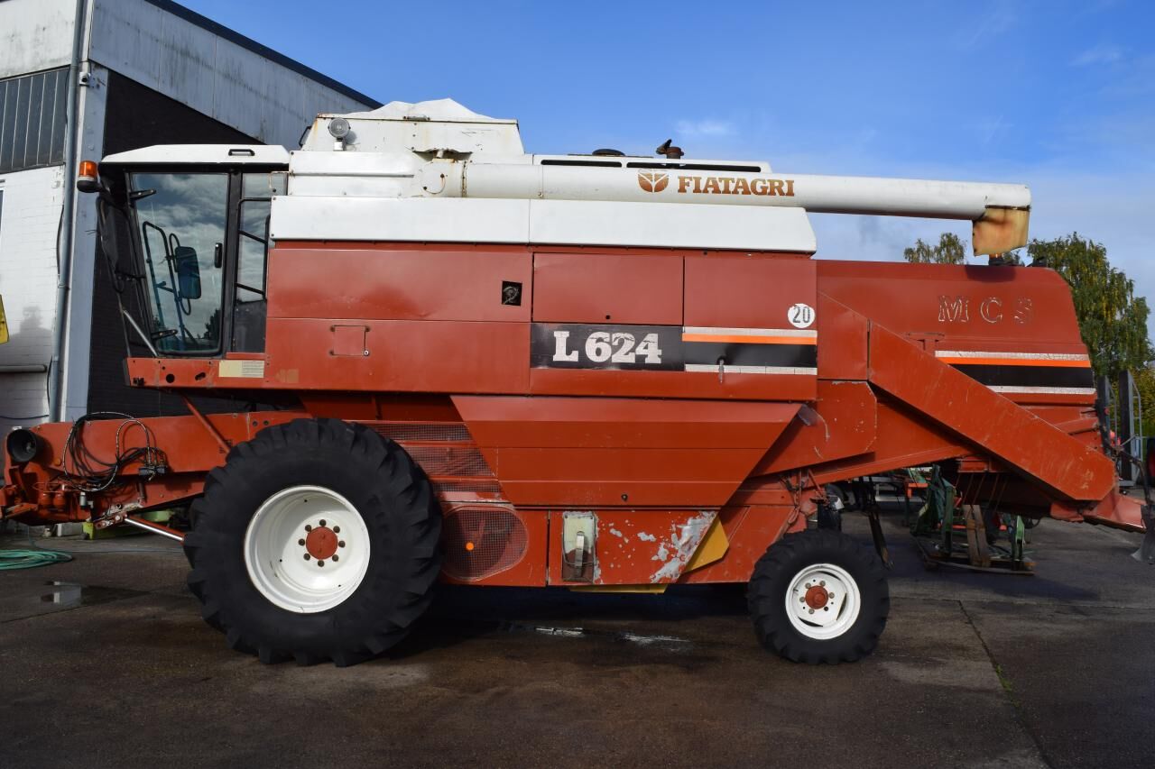 Laverda L624 - Combine harvester: picture 1 Laverda L624 - Combine harvester: picture 1