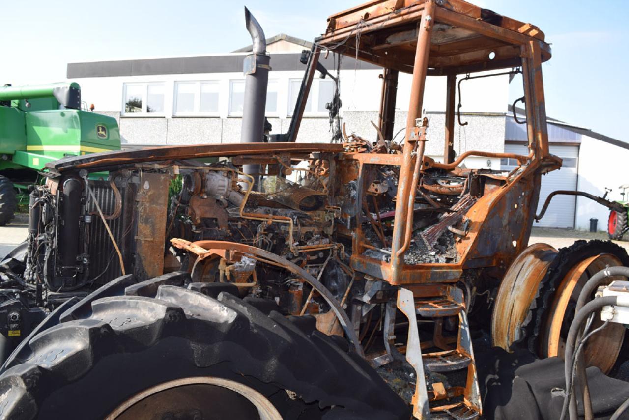 Massey Ferguson 6480 *Brandschaden* - Farm tractor: picture 2 Massey Ferguson 6480 *Brandschaden* - Farm tractor: picture 2