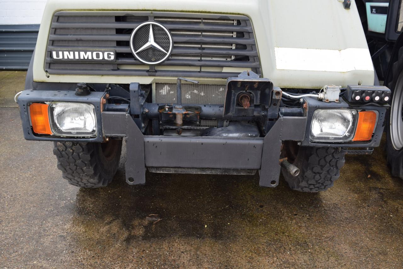 Mercedes-Benz Unimog U 90 - Municipal/ Special vehicle: picture 4 Mercedes-Benz Unimog U 90 - Municipal/ Special vehicle: picture 4