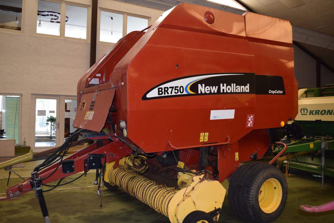 New Holland BR 750 CropCutter - Round baler: picture 1 New Holland BR 750 CropCutter - Round baler: picture 1