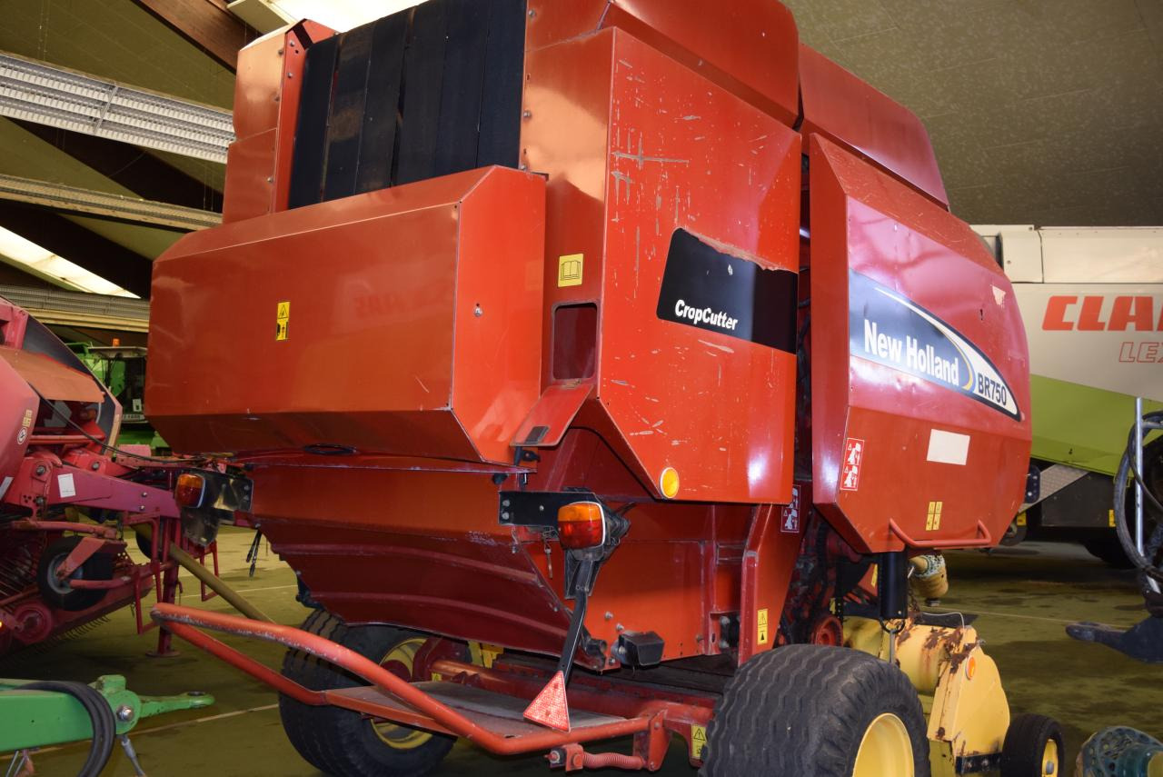 New Holland BR 750 CropCutter - Round baler: picture 3 New Holland BR 750 CropCutter - Round baler: picture 3