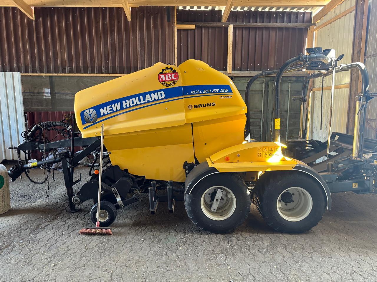 New Holland Rooll Baler 125 Combi - Round baler: picture 1 New Holland Rooll Baler 125 Combi - Round baler: picture 1