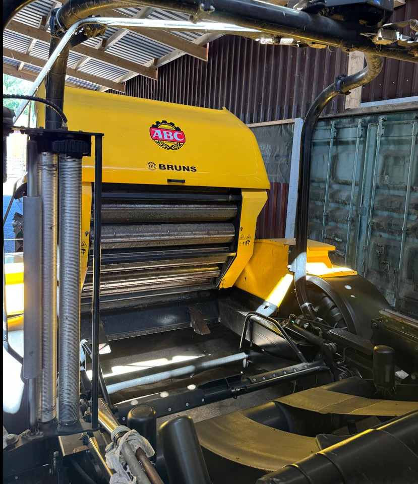 New Holland Rooll Baler 125 Combi - Round baler: picture 4 New Holland Rooll Baler 125 Combi - Round baler: picture 4