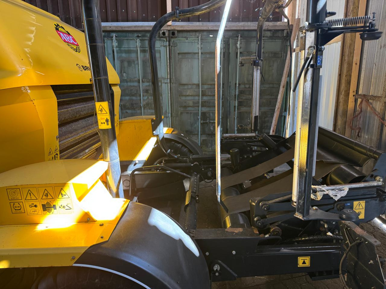 New Holland Rooll Baler 125 Combi - Round baler: picture 3 New Holland Rooll Baler 125 Combi - Round baler: picture 3