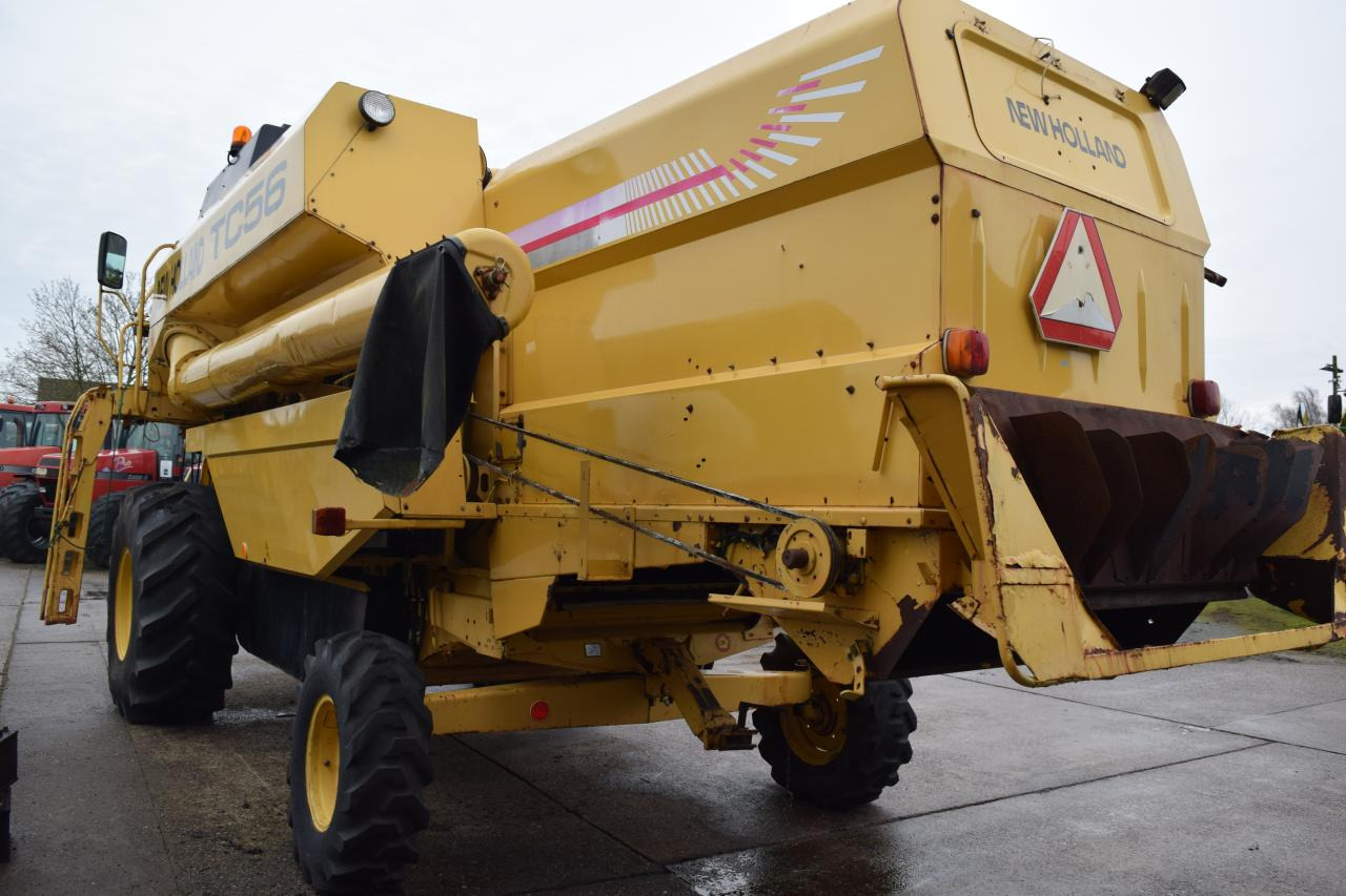 New Holland TC 56 - Combine harvester: picture 3 New Holland TC 56 - Combine harvester: picture 3