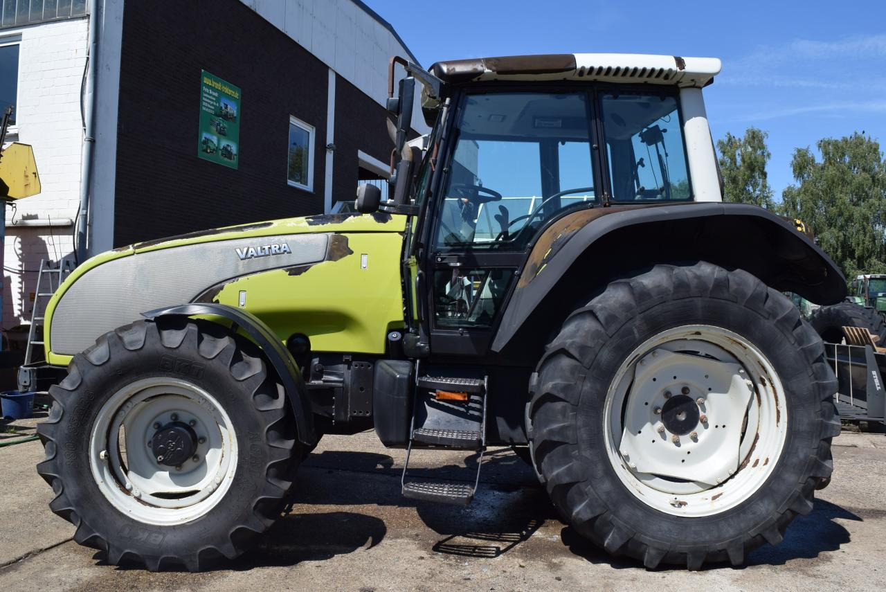Valtra T120 - Farm tractor: picture 3 Valtra T120 - Farm tractor: picture 3