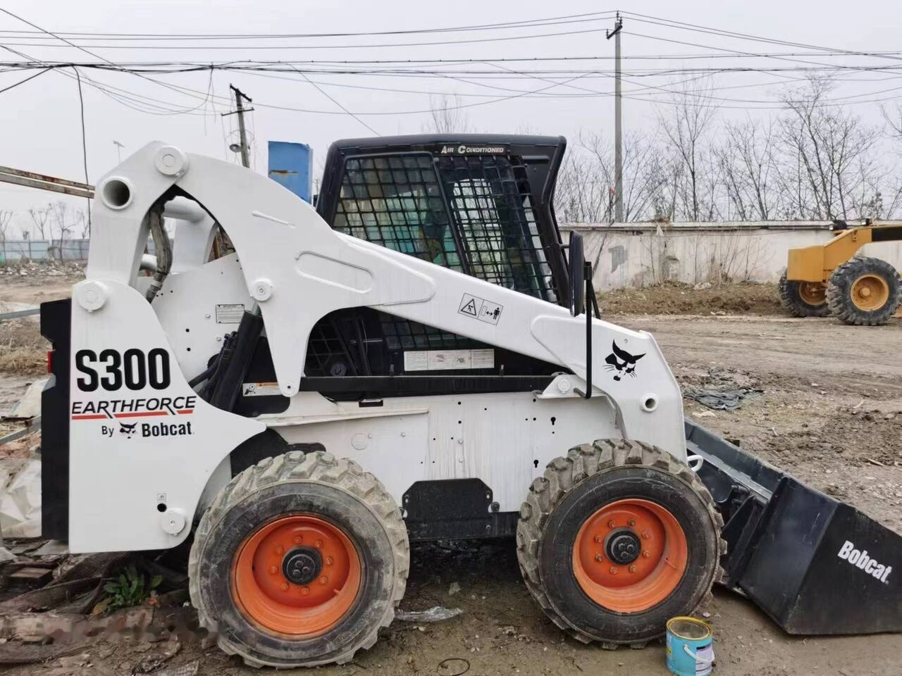 Bobcat S300 - Skid steer loader: picture 1 Bobcat S300 - Skid steer loader: picture 1