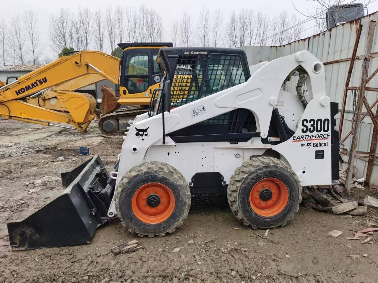 Bobcat S300 - Skid steer loader: picture 3 Bobcat S300 - Skid steer loader: picture 3