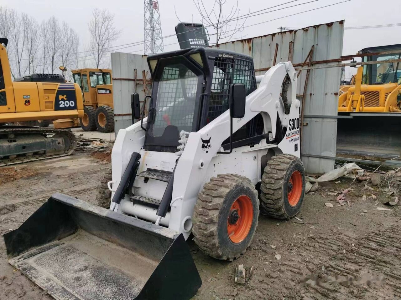 Bobcat S300 - Skid steer loader: picture 2 Bobcat S300 - Skid steer loader: picture 2