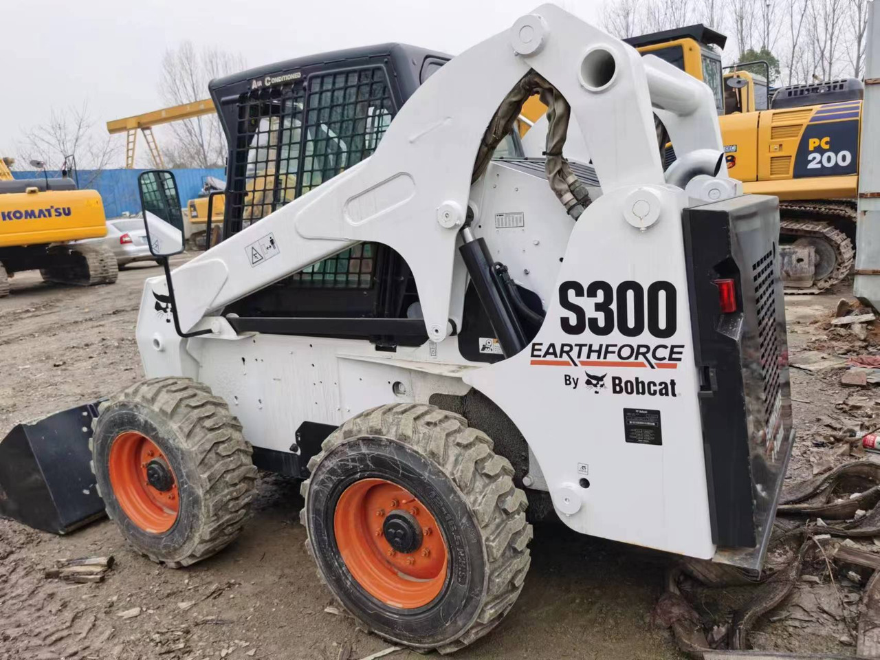 Bobcat S300 - Skid steer loader: picture 4 Bobcat S300 - Skid steer loader: picture 4