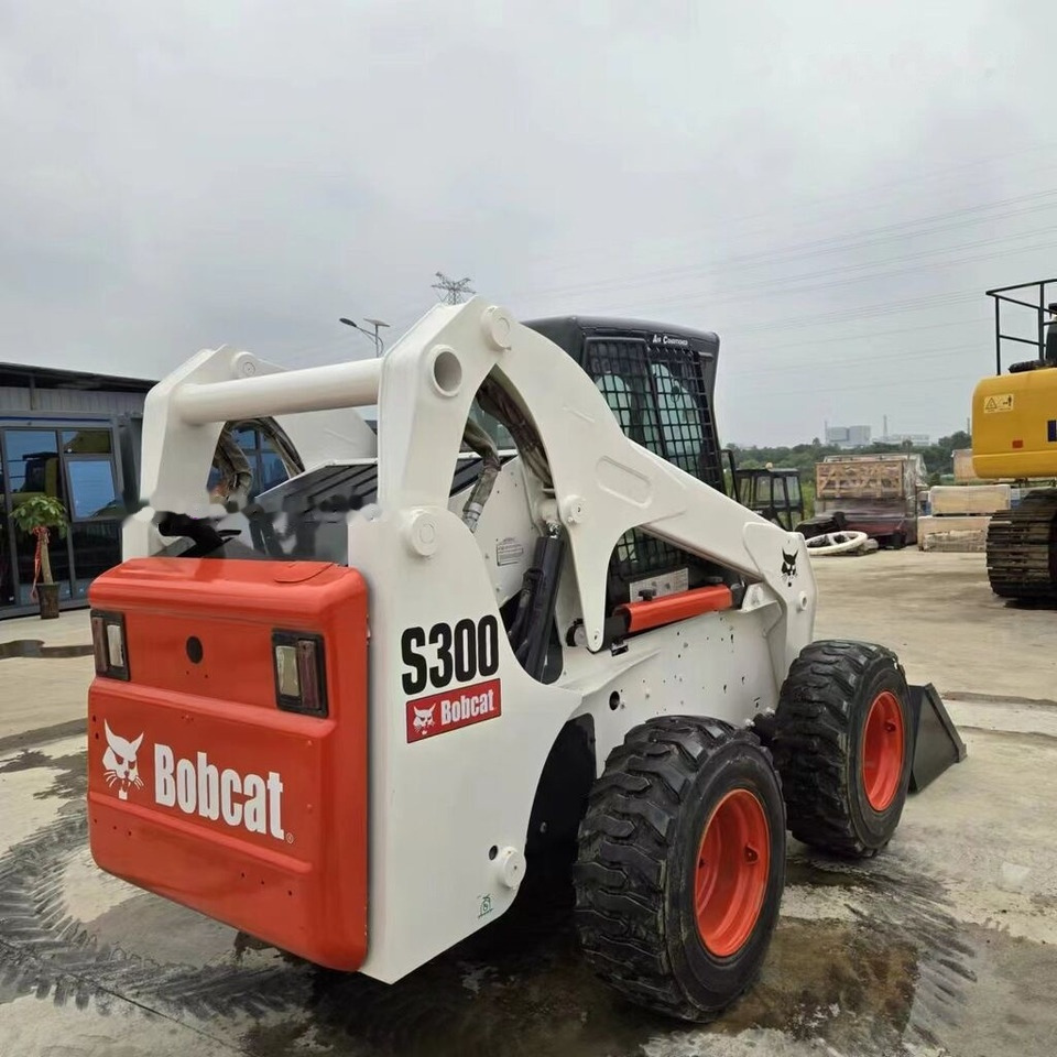 Bobcat S300 - Skid steer loader: picture 3 Bobcat S300 - Skid steer loader: picture 3