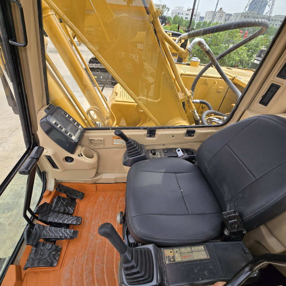 Crawler excavator CATERPILLAR 320BL: picture 9 Crawler excavator CATERPILLAR 320BL: picture 9