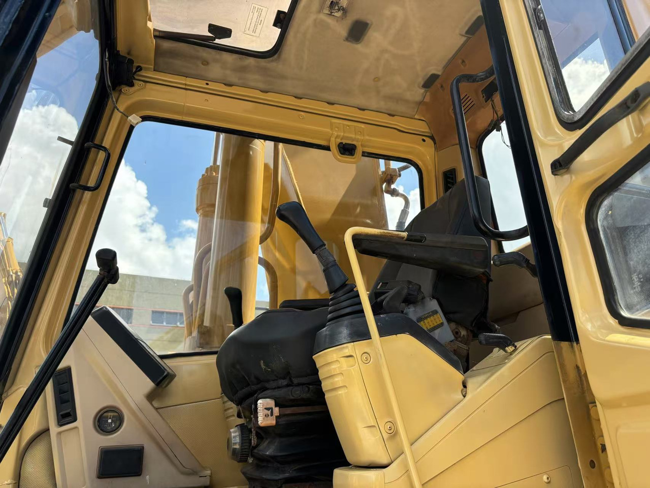 Crawler excavator Caterpillar 330BL: picture 6