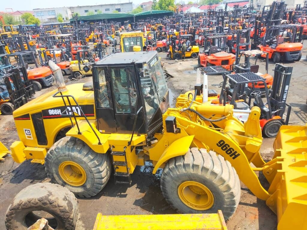 Wheel loader Caterpillar 966 H: picture 7