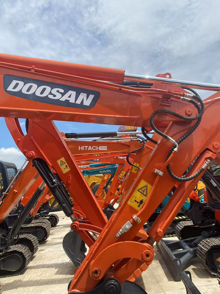 Doosan DH55 - Mini excavator: picture 3 Doosan DH55 - Mini excavator: picture 3
