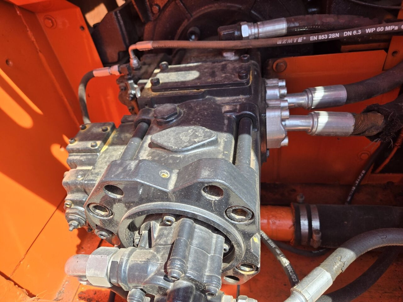 Crawler excavator Doosan DX300: picture 11 Crawler excavator Doosan DX300: picture 11