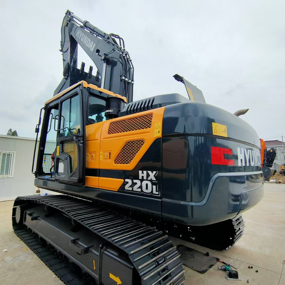 HYUNDAI HX220L - Crawler excavator: picture 2 HYUNDAI HX220L - Crawler excavator: picture 2