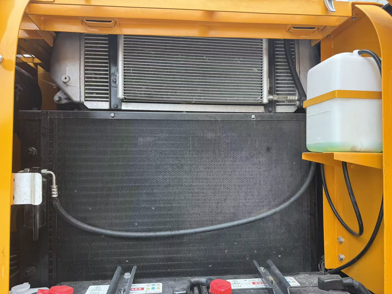 HYUNDAI R220LC-9S - Crawler excavator: picture 4 HYUNDAI R220LC-9S - Crawler excavator: picture 4