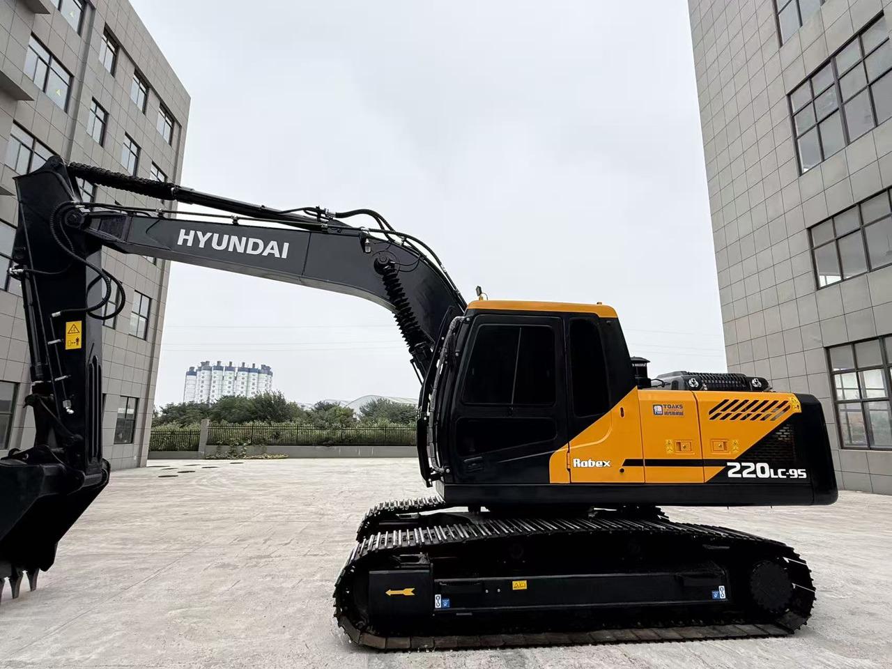 HYUNDAI R220LC-9S - Crawler excavator: picture 1 HYUNDAI R220LC-9S - Crawler excavator: picture 1