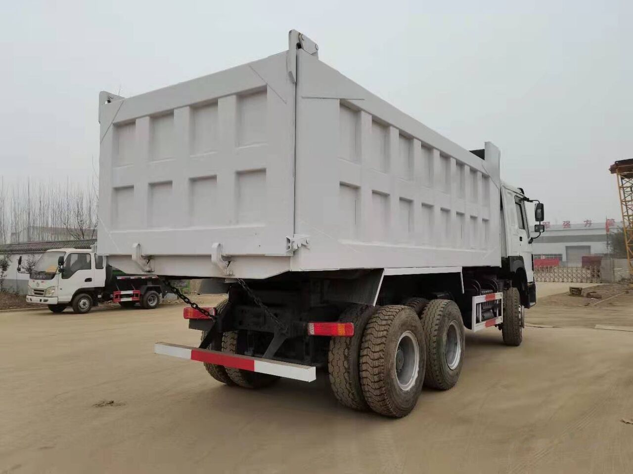Howo 375 - Tipper: picture 2 Howo 375 - Tipper: picture 2