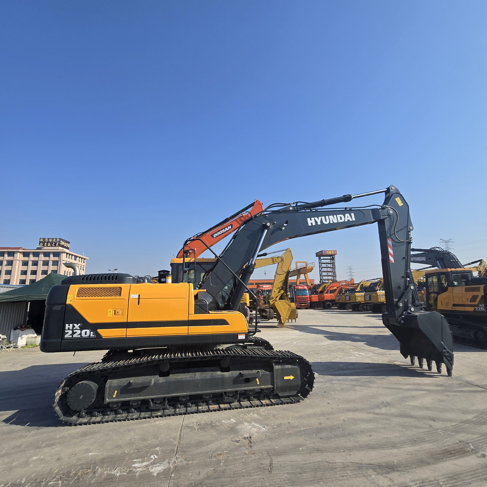Hyundai HX220L - Crawler excavator: picture 1 Hyundai HX220L - Crawler excavator: picture 1